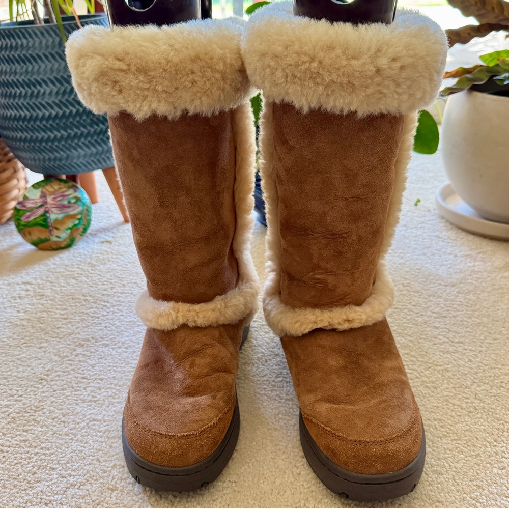 UGG Sundance Boots - Sz 9M
